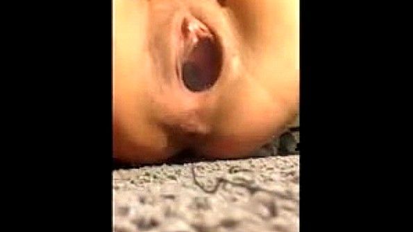 Соло очень агрессивного фистинга во все отверстия