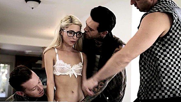 Муж заставляет бедную жену грубо ебаться с парнями