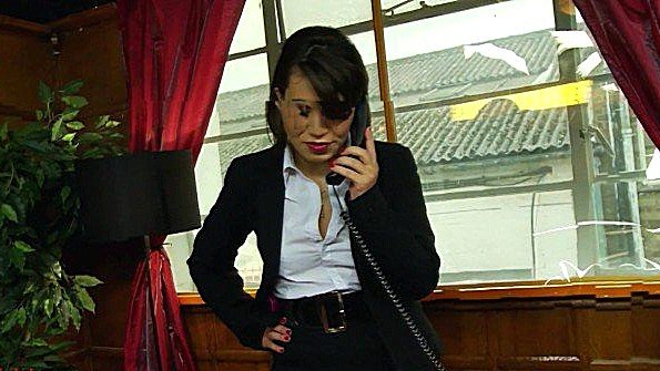 Анальный трах в офисе развратной шалуньи