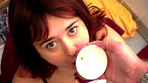 Сучка готова сосать члены и пить из них сперму