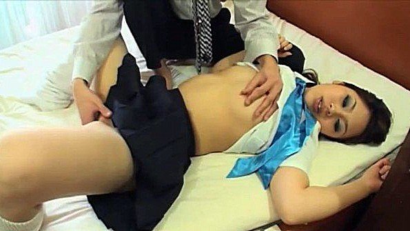 Японка отсосала хуй и получила дрочку вибратором