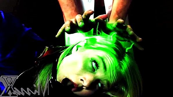 Сучку со связанными руками и ногами ебут