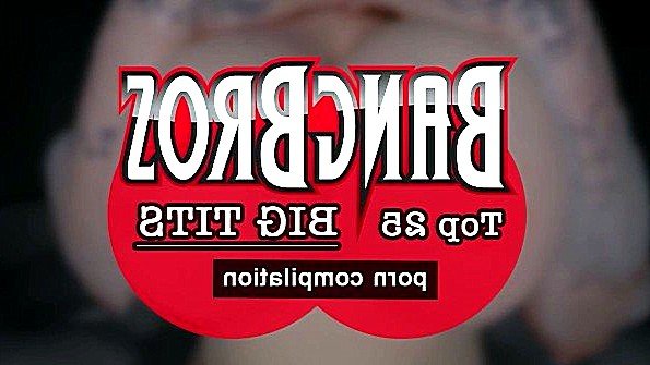 Сиськастые бабы показывают свою грудь на камеру