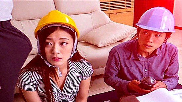 Японка изменяет мужу с соседским строителем