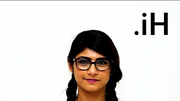 Арабская девушка согласна раздеться и позировать