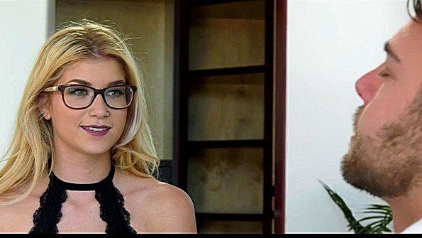 Очкастая сестра удивила брата желанием ебаться