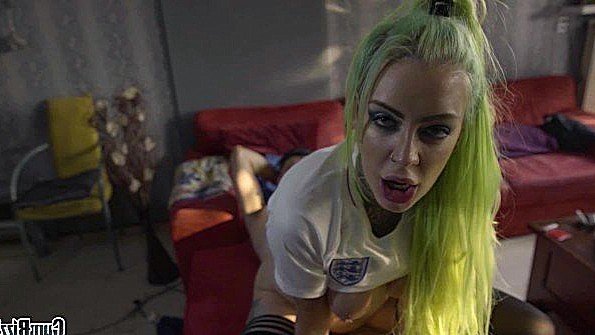 Согласилась на трах и грязно отдается мужику