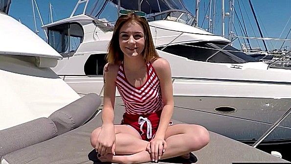 Прокатил барышню на лодке и оттрахал хорошенько