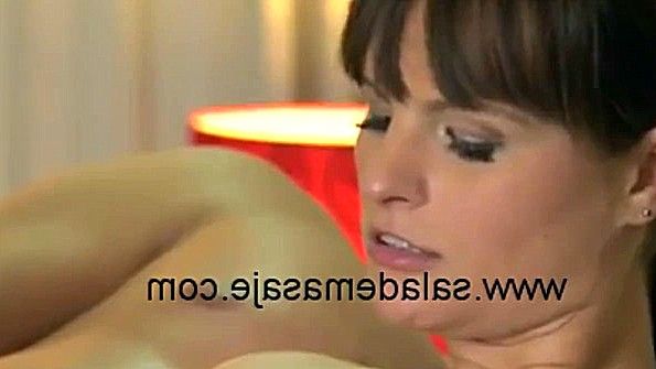 Массажистка легко раскрутила мужика на еблю