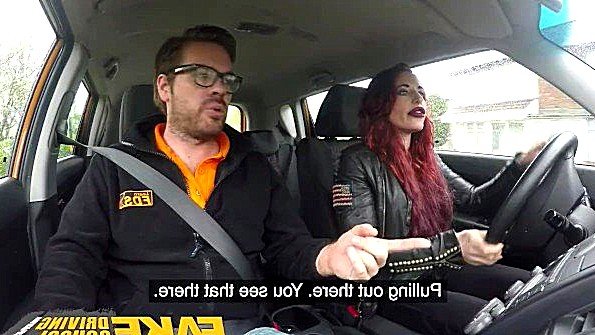 Урок вождения закончился и начался трах в машине