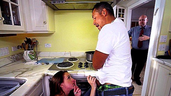 Дочь грубо ебется с другом отца и не стесняется