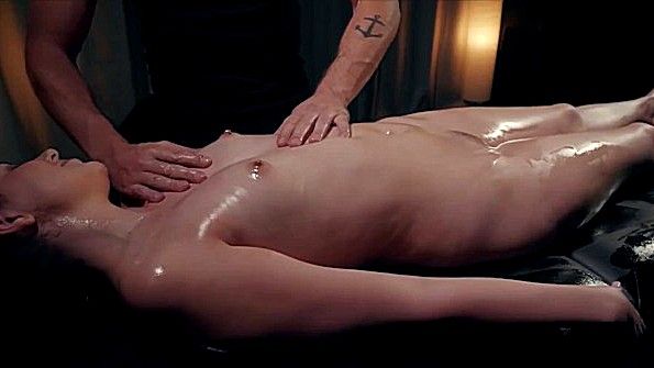 Сексуальный массаж барышни в масле до изнеможения