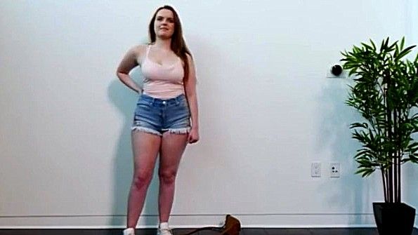 Толстоватая девица грубо трахается на кастинге