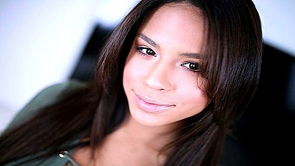 Молодые сучки одаривают трахом различных парней