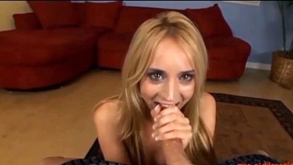 Горячая развратница поиграет с хуем активно