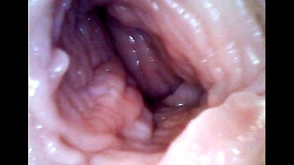 Любительница кончает крупным планом и стонет