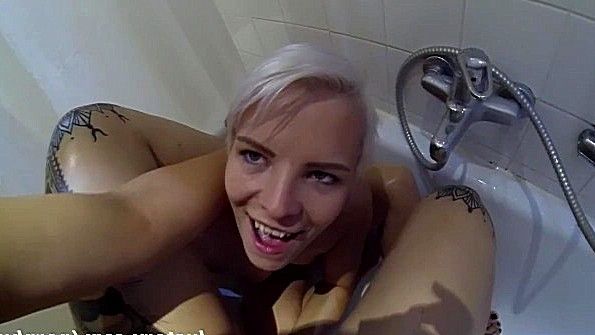 Жаркий секс лесбиянок в душе до изнеможения