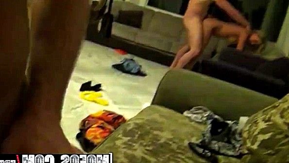 Моложавые барышни жадно трахаются в групповухе