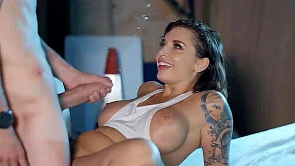 Развратные девки получают сперму на сиськи в сборке