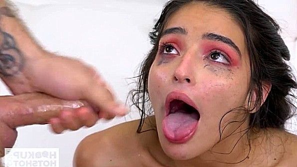 Стерва готова ебаться в жопу до остервенения