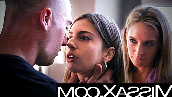 Жена позволила еще одной бабе ебаться с ее мужем