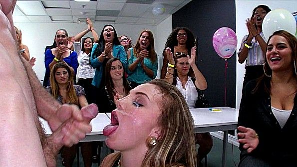 Стриптизеры готовы трахать баб на вечеринке