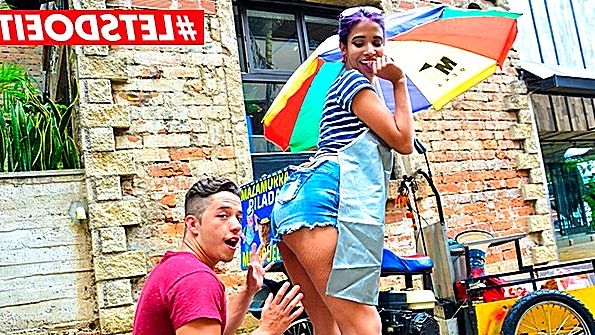 Соблазнил уличную торговку и стал с ней ебаться