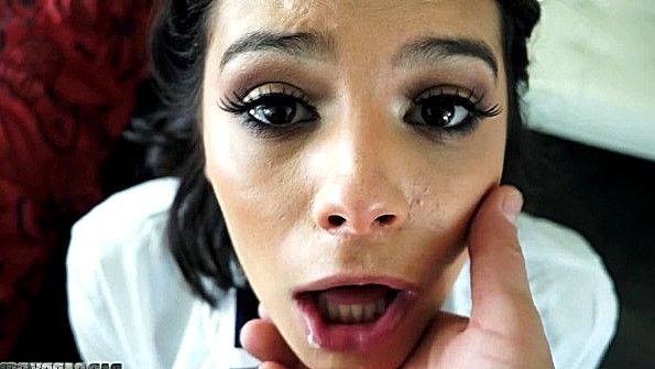 Дочь задрала юбку и стала ебаться с папашей