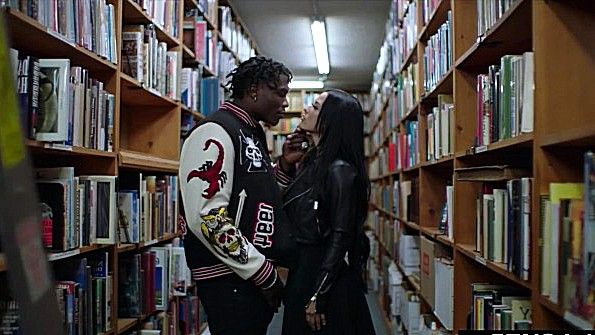 Познакомились в библиотеке и стали круто ебаться