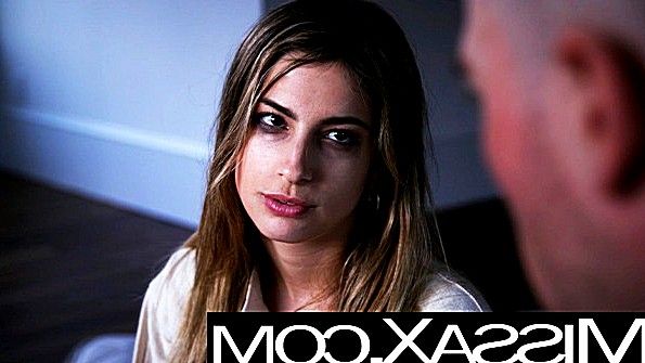 Чувак долго уговаривал деваху и раскрутил на еблю