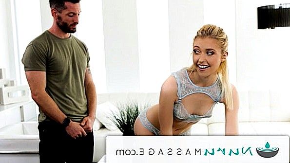 Соблазнительная массажистка не против поебаться