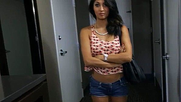 Девица согласна поебаться с чуваком за деньги