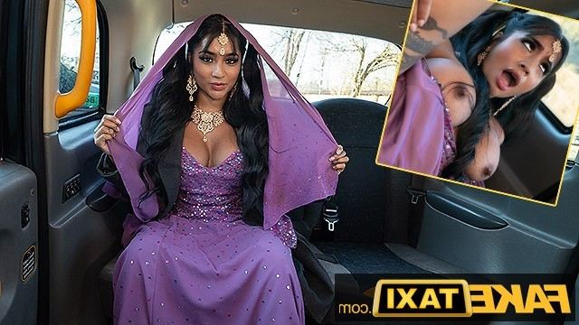 Принцесса из Бенгали первый раз катается в английском такси