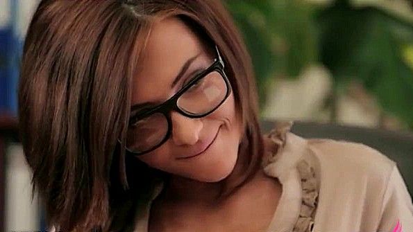 Соблазнительная секретарша не возражает против секса