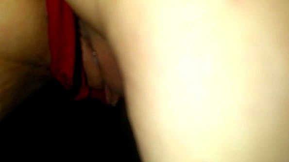 Сучка в красном белье хочет быть затраханной негром