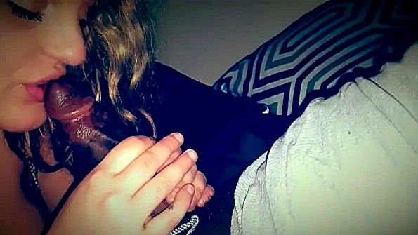 Подружка делает сладкий минет и становится раком