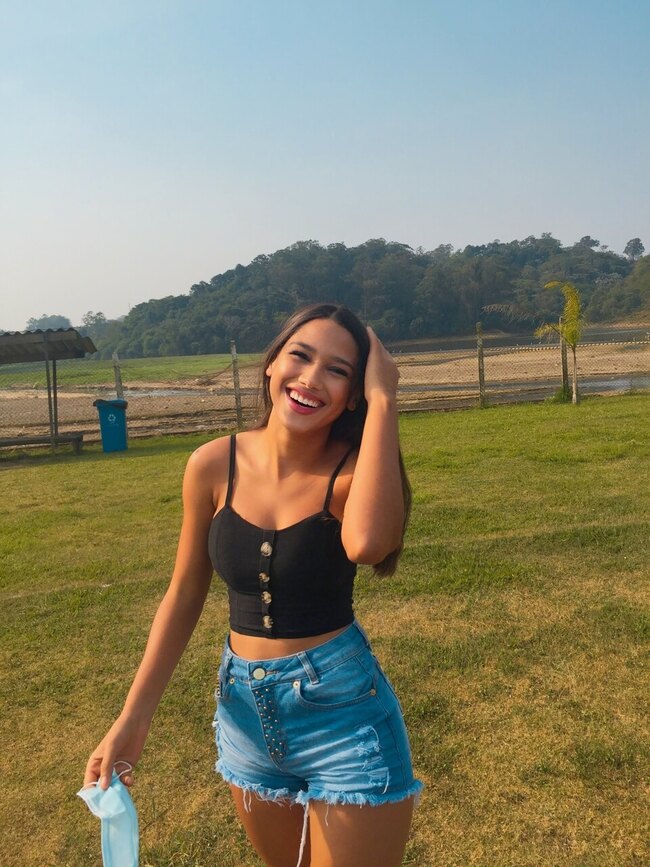 Откровенная фотосессия Real Ana Pereira на природе с бельём и бикини — фото 2
